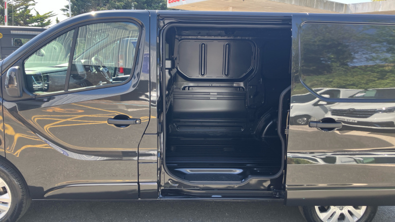 Renault Trafic Swb Diesel SL30 Blue dCi 130 Extra [Safety] Van